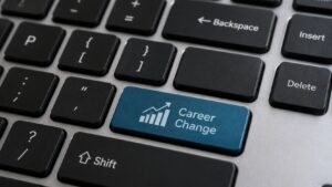 كيف تنتقل من وظيفتك الحالية إلى مجال عمل جديد تمامًا؟